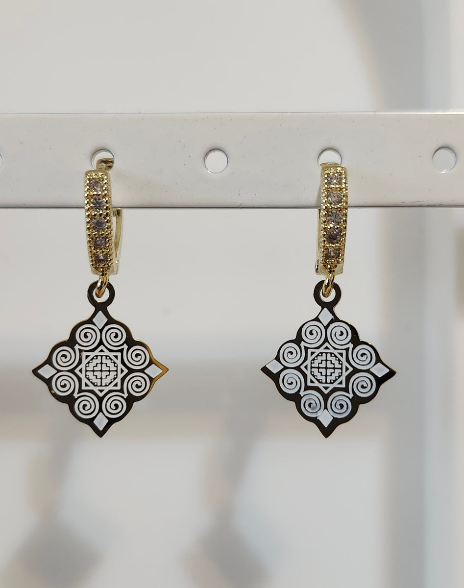 CZ hmong Inspired huggies - White Gold – HeartsCollective